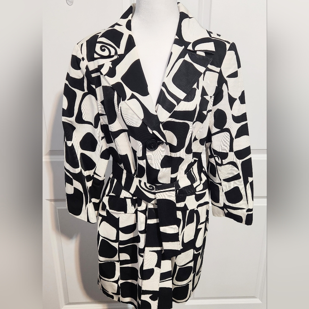 Women's Alfani Black and White Lined Belted Jacket with 3/4 Sleeves Size Medium